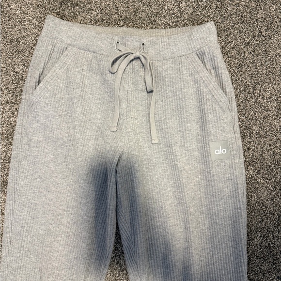 Alo Muse jogger and hoodie set - Picture 5 of 7